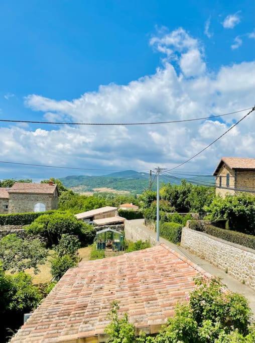 Agreable Maison De Village Avec Balcon Roiffieux Экстерьер фото
