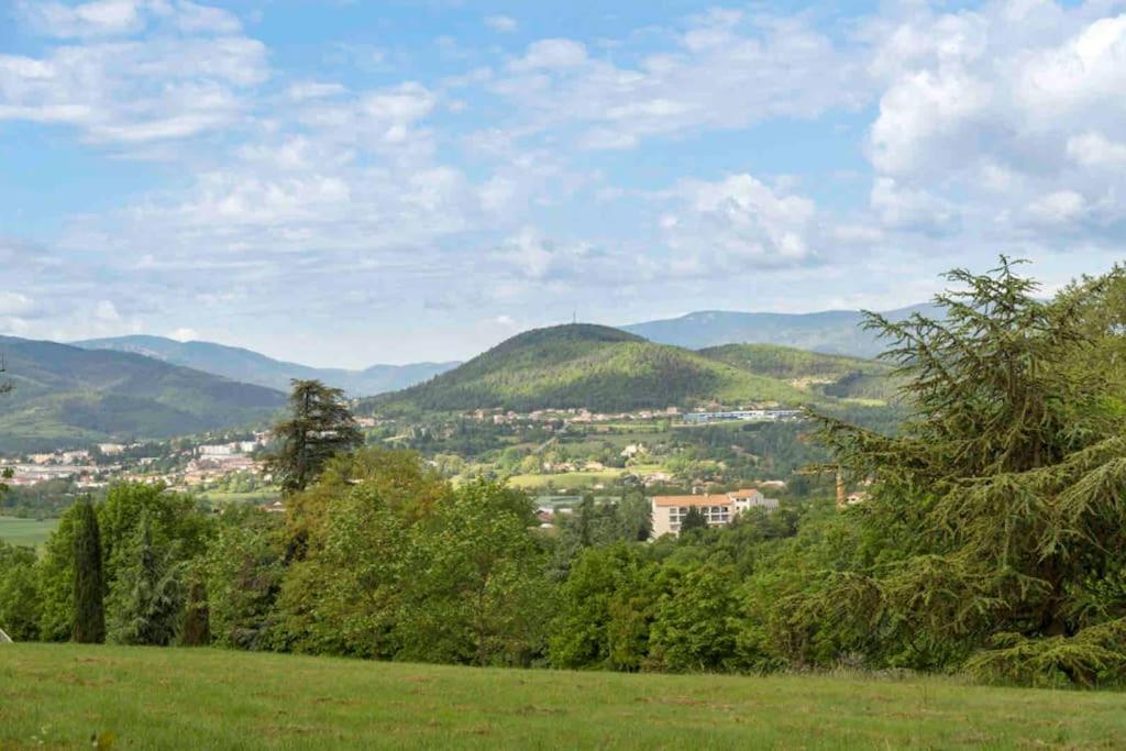 Agreable Maison De Village Avec Balcon Roiffieux Экстерьер фото